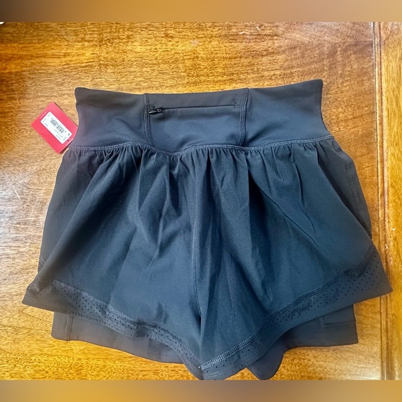 SPANX Black “Get Moving Shorts” With Compression Layer Size Small New With Tags! - Picture 10 of 15